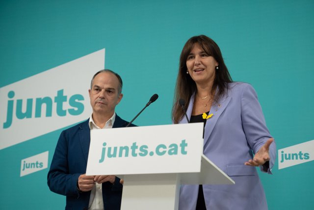 El secretario general de Junts, Jordi Turull, y la presidenta de Junts, Laura Borràs, comparecen tras una reunión en la sede de Junts per Catalunya