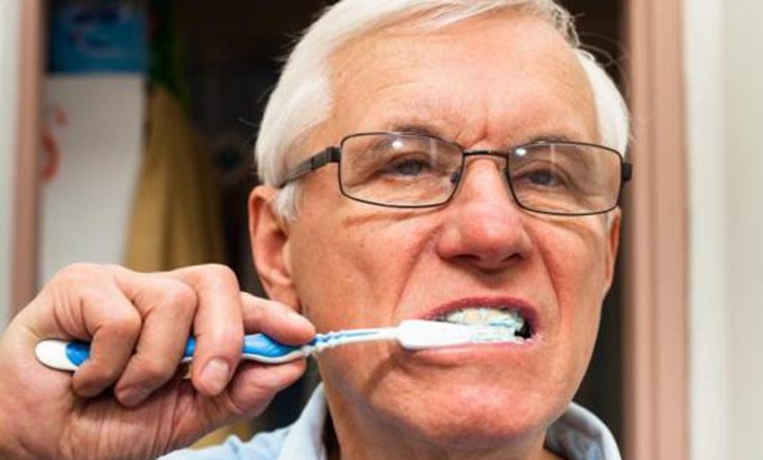 Los horribles hábitos que los dentistas quieren que dejes de hacer ya