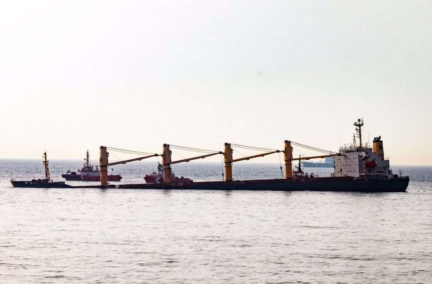  Gibraltar espera empezar este jueves a extraer combustible del buque OS35 y buzos determinarán el alcance de la rotura
