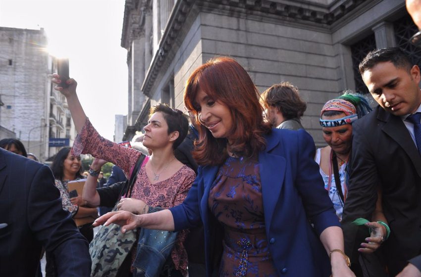  La Policía argentina registra la casa del atacante de Cristina Fernández de Kirchner
