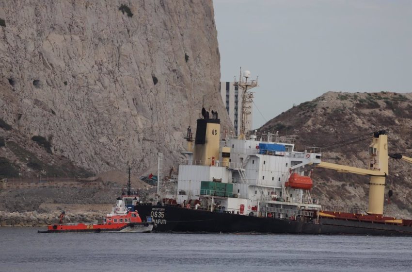  Gibraltar espera completar a lo largo de este sábado la operación de bombeo de fueloil del buque OS35