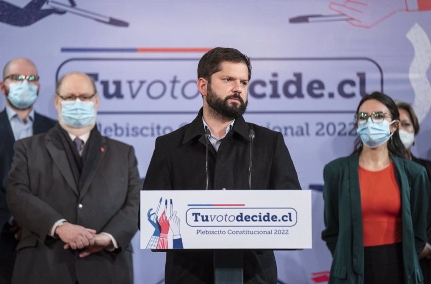  Chile afronta dividido el referéndum que puede archivar la Constitución de la dictadura