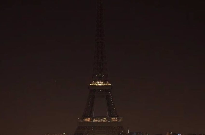  La Torre Eiffel se apaga en honor a la reina Isabel II