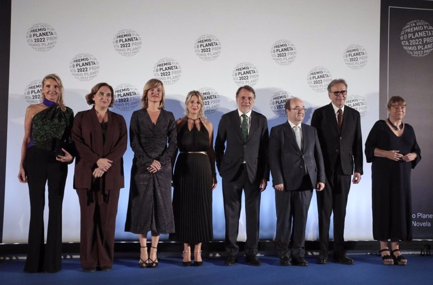  Yolanda Díaz, Iceta, Alegría, Subirats, Garriga y Colau asisten a la gala del Premio Planeta