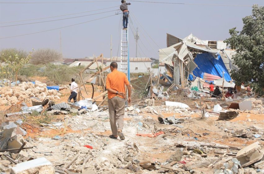  Al menos 100 muertos y 300 heridos en el ataque contra la sede del Ministerio de Educación en la capital de Somalia