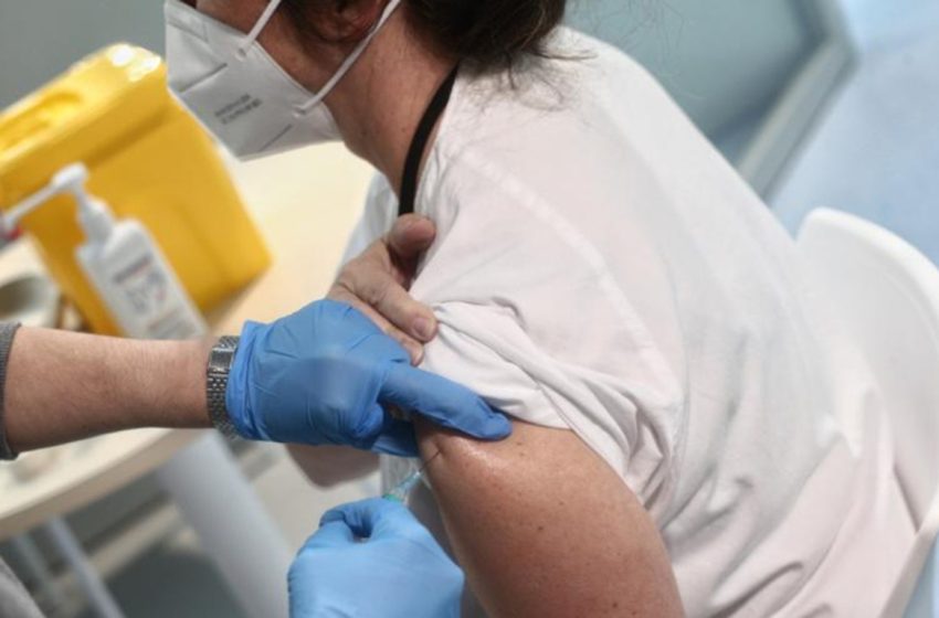 La vacuna de AstraZeneca aumentó el riesgo de trombos un 30% más que la de Pfizer