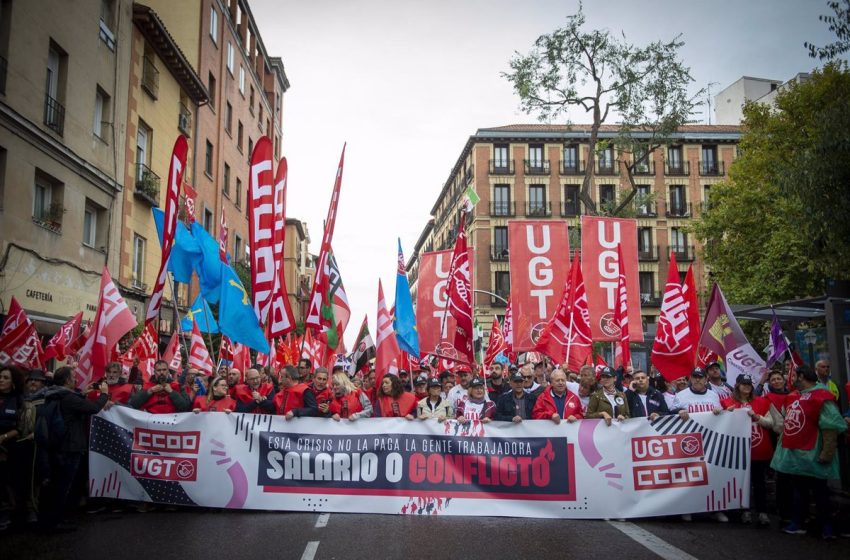  CCOO y UGT concentran a unas 50.000 personas en Madrid para exigir a la patronal «salario o conflicto»
