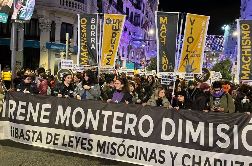  Cientos de personas marchan en Madrid por el 25N al grito de ‘Irene Montero, dimisión’ y con varias ministras del PSOE