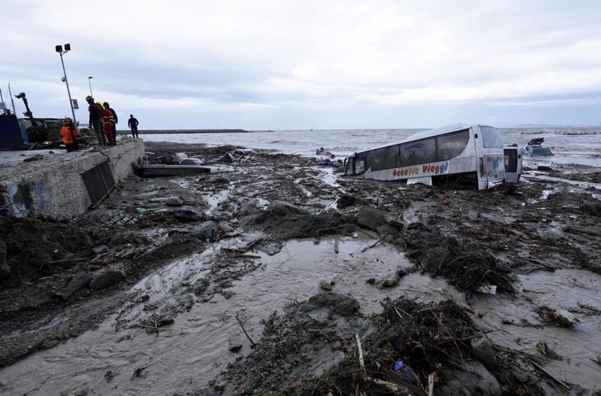  Las autoridades italianas aumentan a siete el balance de muertos por el temporal en la isla de Isquia