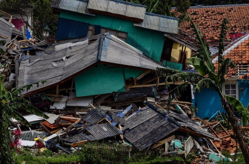  Indonesia cifra en 321 las víctimas mortales y once desaparecidos por el terremoto