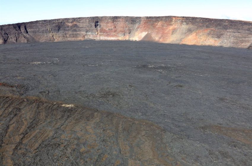  El volcán más grande del mundo entra en erupción en Hawái tras casi cuatro décadas dormido