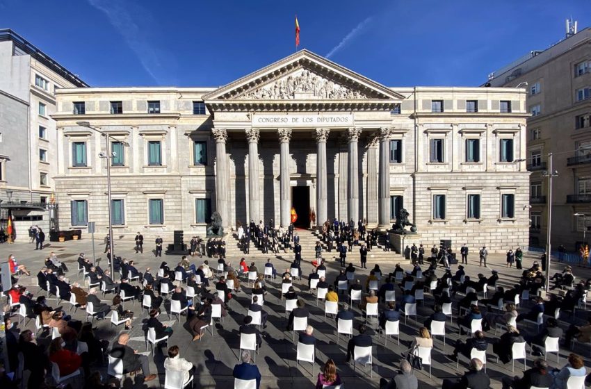  El Congreso acoge hoy el acto institucional por el Día de la Constitución y estrena izado de la bandera de España