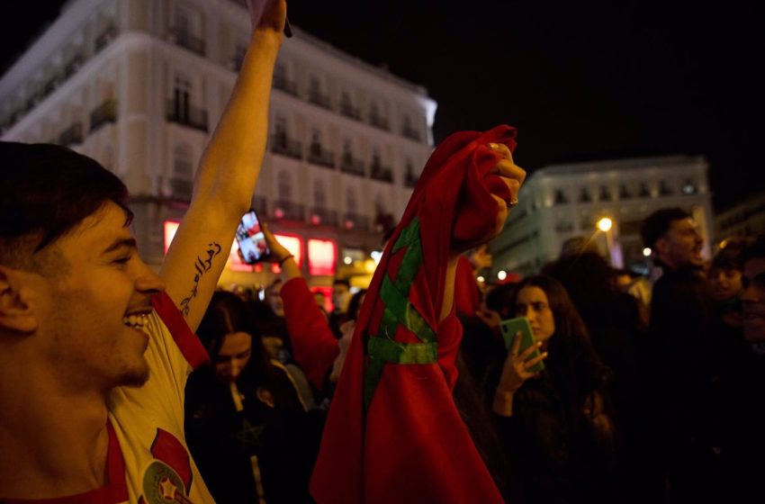  La afición marroquí celebra su victoria en el Mundial en varias ciudades españolas