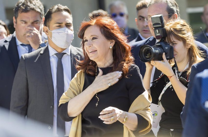  Condenan a seis años de cárcel e inhabilitación perpetua a Cristina Fernández por corrupción