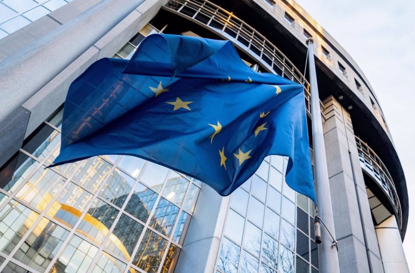  Bruselas avala al Constitucional al pedir que las reformas importantes respeten las reglas y consultas previas