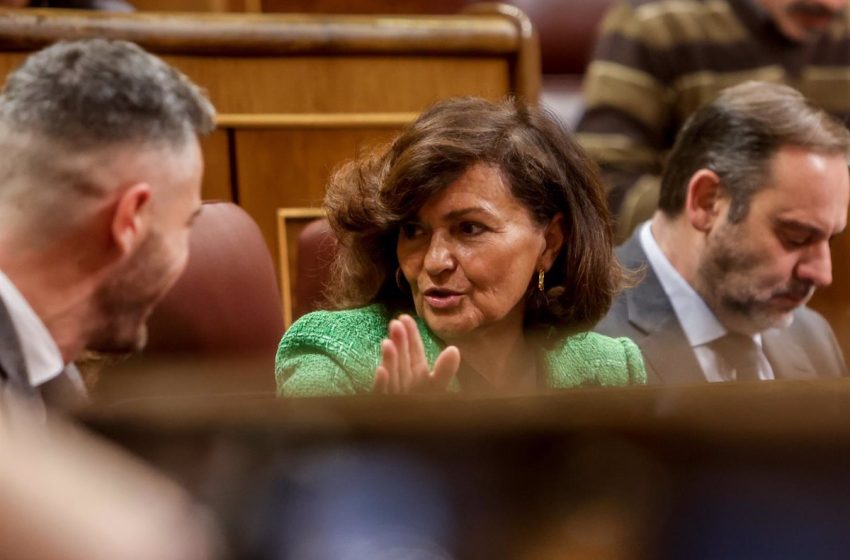  El PSOE expedienta a Carmen Calvo por no apoyar la Ley Trans y podría sancionarla con 600 euros