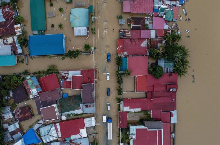  Aumentan a 13 las personas fallecidas por las inundaciones en Filipinas