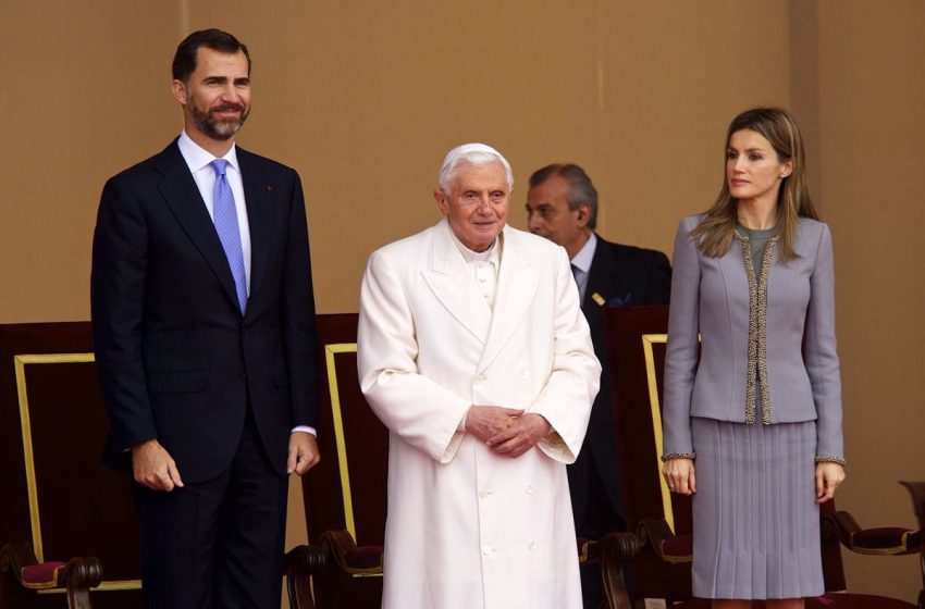  El Rey lamenta la muerte de Benedicto XVI y destaca su «extraordinaria vocación de servicio, humildad, entrega y amor»