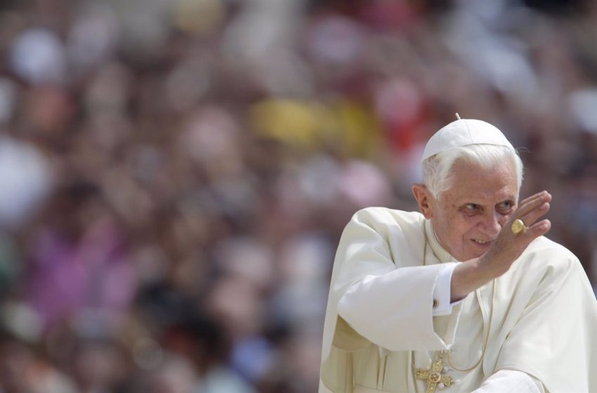  Los restos mortales de Benedicto XVI ocuparán la tumba de su antecesor, Juan Pablo II, en las grutas vaticanas