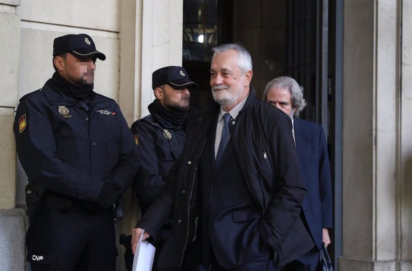  Griñán acude a las dependencias del Instituto de Medicina Legal de cara al informe que espera la Audiencia de Sevilla