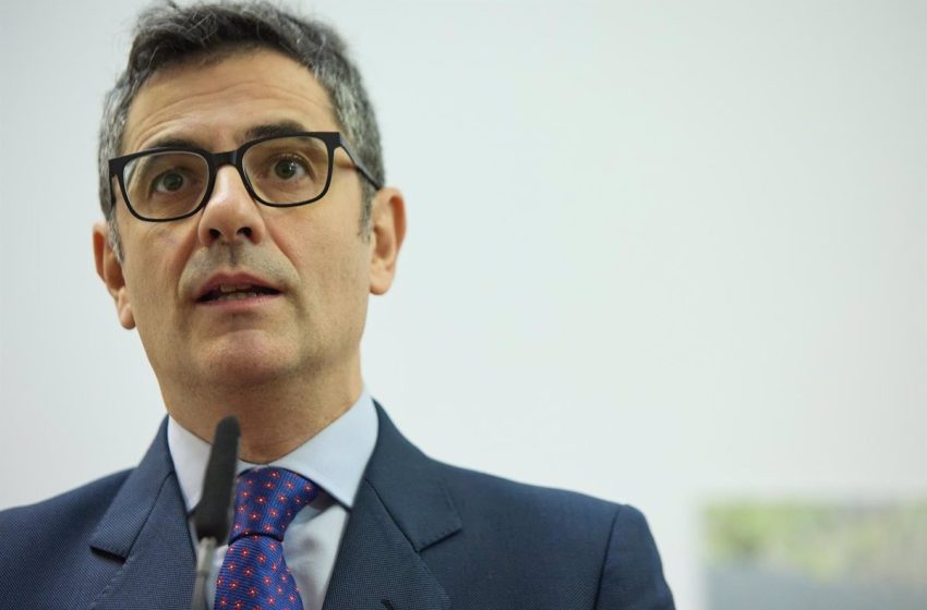  Bolaños esgrime que «el Gobierno tiene poco que decir» respecto a un eventual regreso a España del Rey emérito
