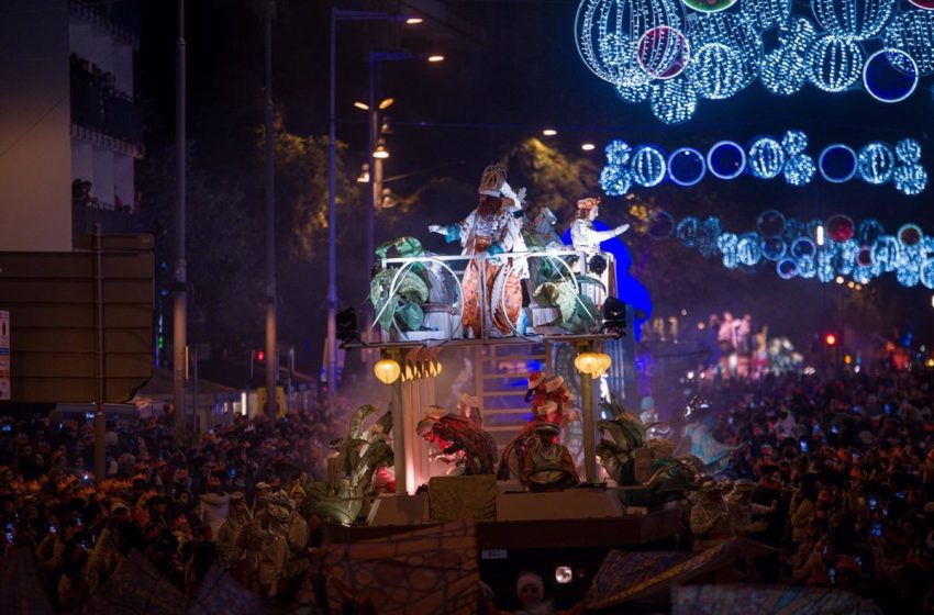  Los Reyes Magos recorren toda España repartiendo ilusión y magia en un desfile con todo esplendor y sin restricciones