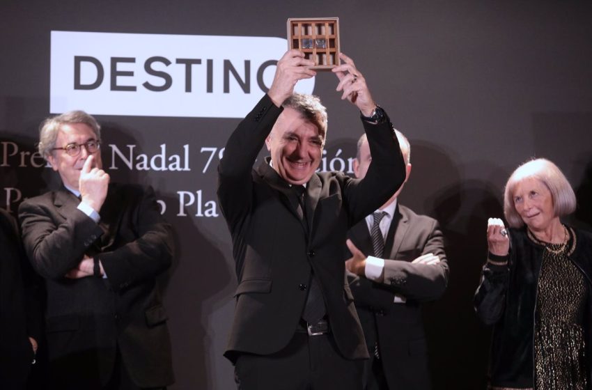 Manuel Vilas gana el Premio Nadal 2023 con la novela ‘Nosotros’