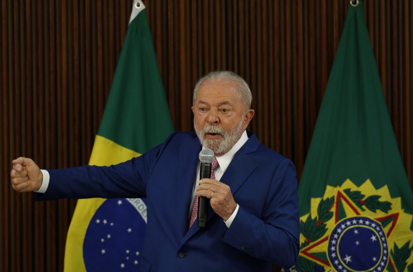  Lula ordena intervenir la seguridad de Brasilia para frenar a los «vándalos»