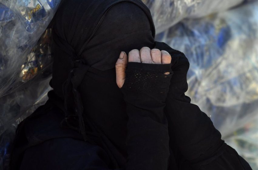  Llegan a España las mujeres de yihadistas con menores a su cargo que se encontraban en campos de refugiados en Siria