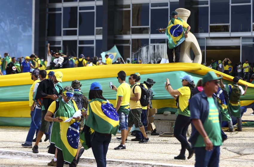  La Fiscalía de Brasil pide una investigación contra diputados bolsonaristas implicados en el asalto