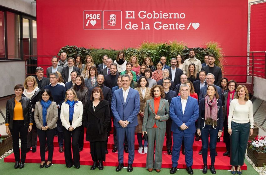  El PSOE dice que Ayuso o Moreno podrían sustituir a Feijóo tras municipales y autonómicas si el PP no gana