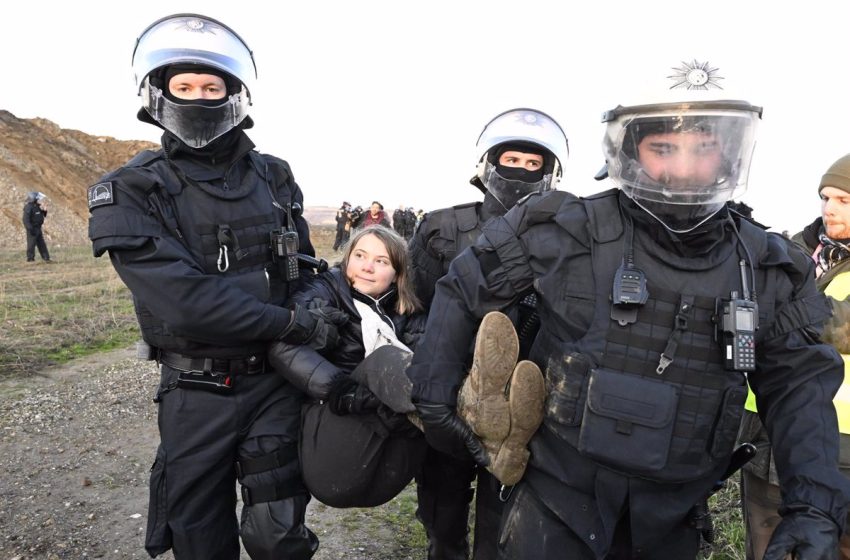  Greta Thunberg, retenida por la Policía alemana en la protesta por la demolición del pueblo minero de Lützerath
