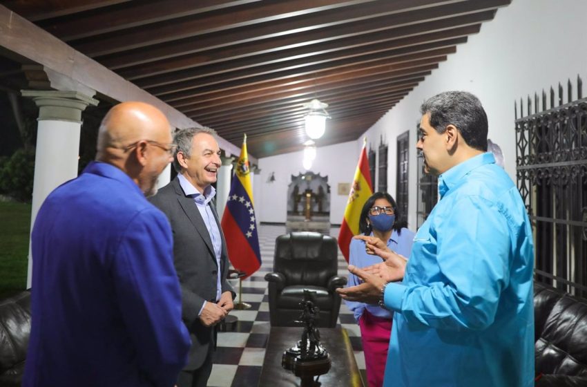  Maduro recibe a Zapatero en Caracas para abordar el inicio de los diálogos con la oposición