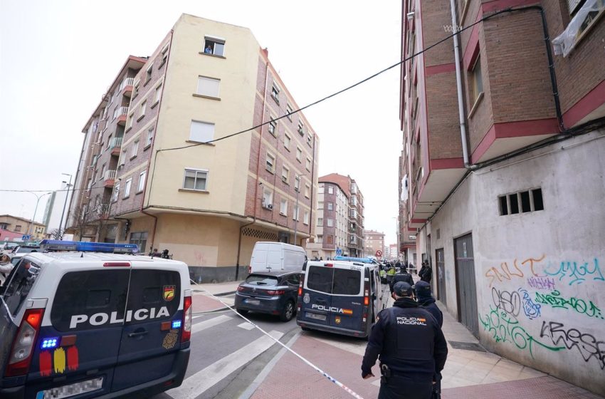  El jubilado de 74 años detenido en Miranda de Ebro confeccionó en solitario las cartas explosivas desde casa