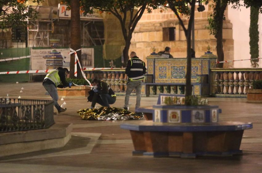  El alcalde de Algeciras (Cádiz) traslada el pesar municipal por la asesinato del sacristán y decreta un día de luto