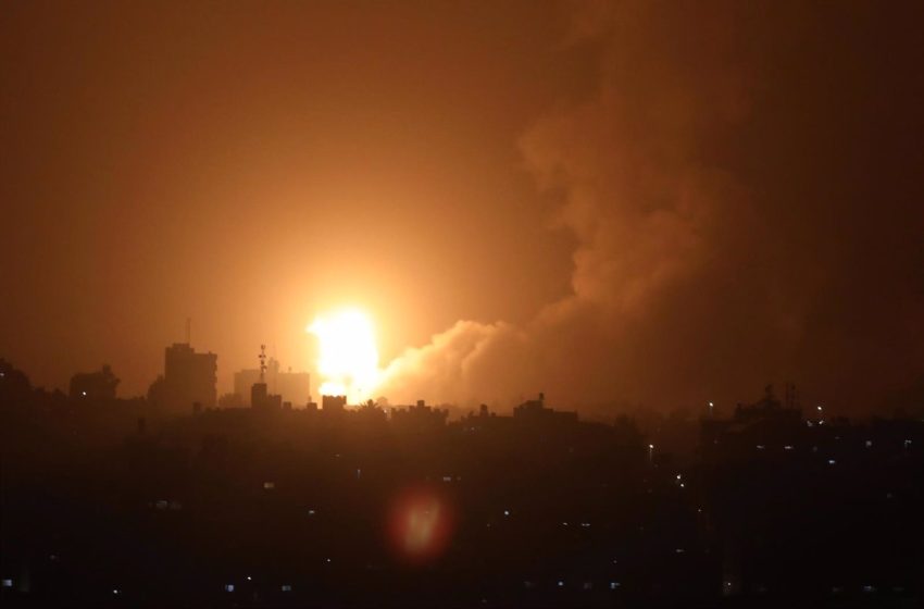  Israel ataca objetivos de Hamás en Gaza en represalia por el lanzamiento de cohetes desde la Franja