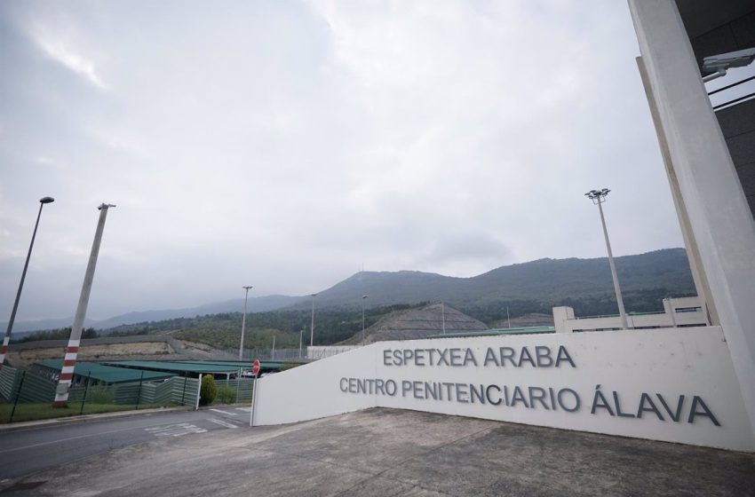  Interior acerca a siete presos de ETA y ya sólo quedan otros siete en cárceles que no sean vascas o navarras