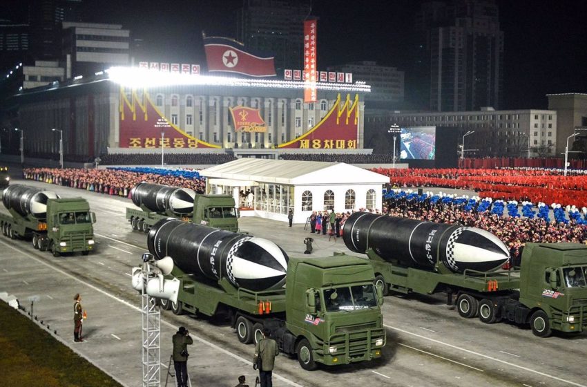  Corea del Norte exhibe misiles intercontinentales y armas nucleares en el 75 aniversario de su Ejército