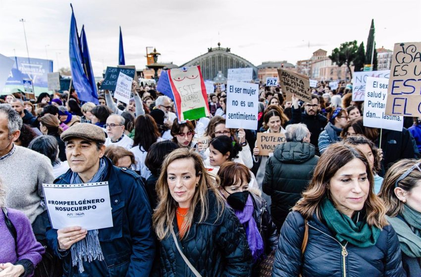  El PP en la marcha del Movimiento Feminista de Madrid: «Queremos parar el desastre del Gobierno»