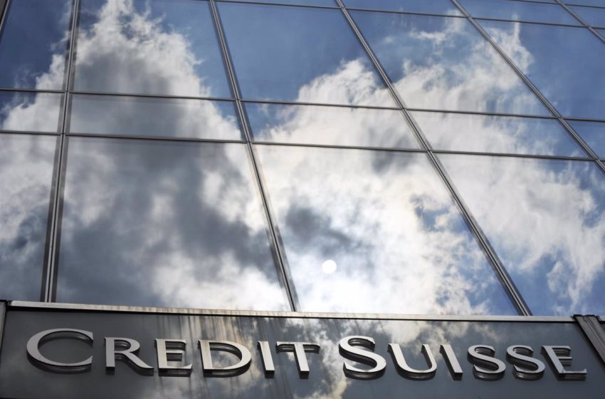  Credit Suisse frena su desplome tras llegar a caer más de un 30%