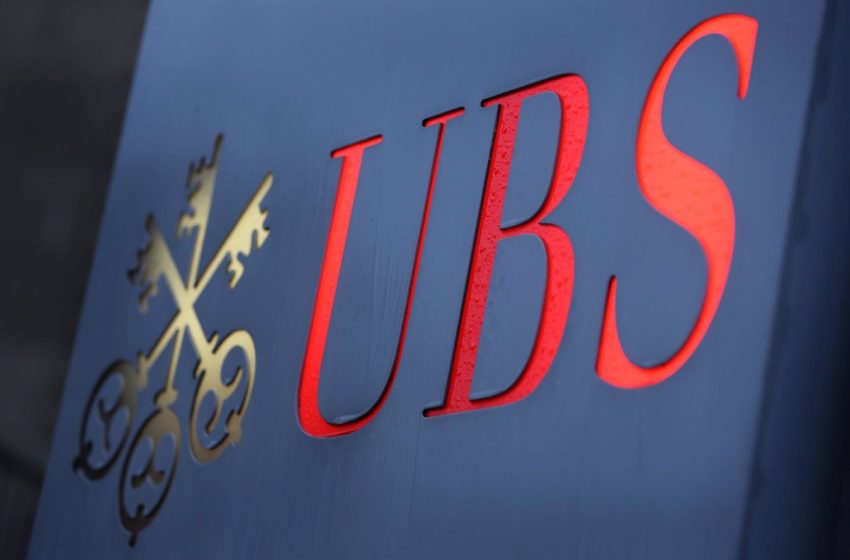  UBS prepara la compra de Credit Suisse por 930 millones de euros para evitar su colapso, según el ‘Financial Times’