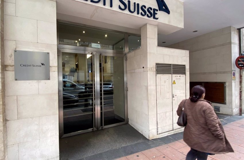  Piden congelar los despidos en Credit Suisse y UBS hasta final de año