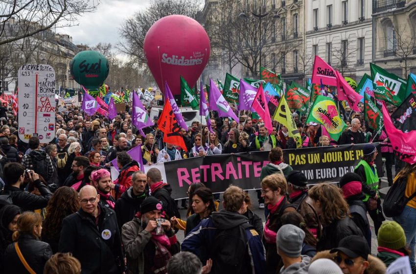  La ola de protestas sitúa a Le Pen y Mélenchon al frente en intención de voto en Francia