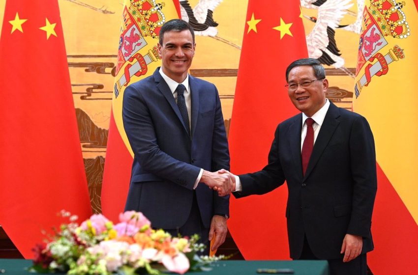  Sánchez mantiene un encuentro con el primer ministro chino antes de reunirse con Xi Jinping para «relanzar» relaciones