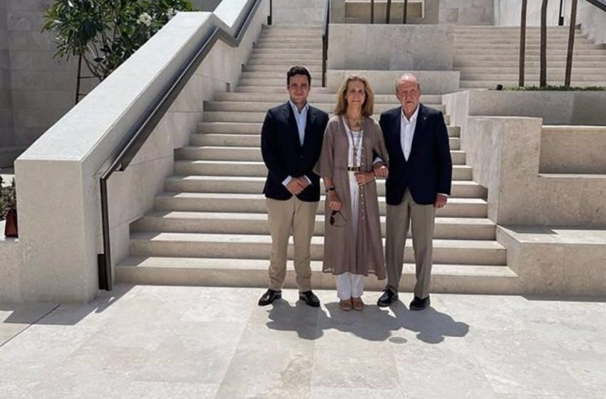  El Rey Juan Carlos, la Infanta Elena y Froilán, juntos en Abu Dabi este Domingo de Resurrección