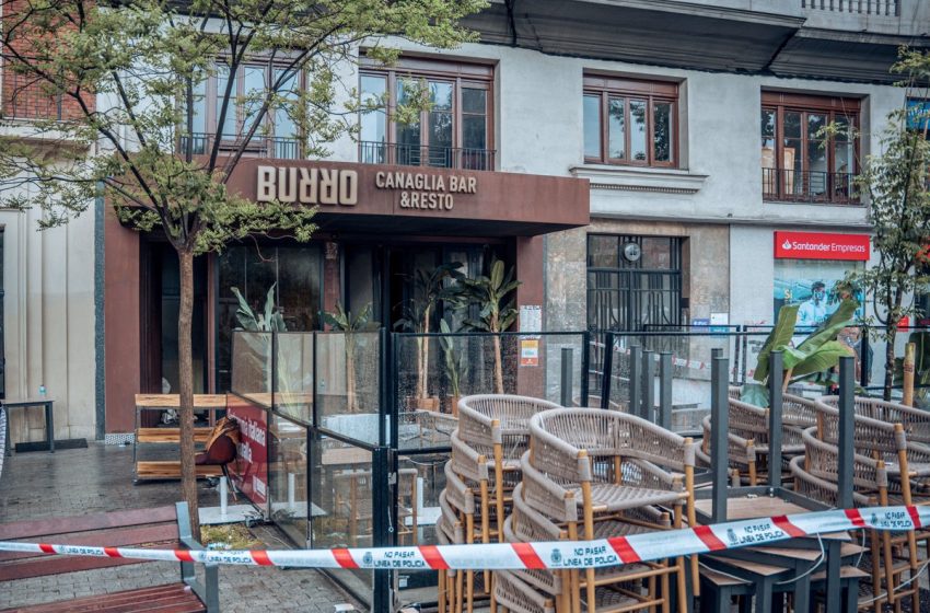  Dos fallecidos y diez heridos en un incendio en un restaurante de la plaza Manuel Becerra (Madrid)