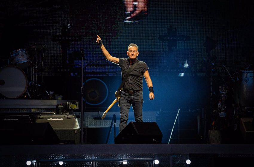  Springsteen exhibe su poder en el Estadi Olímpic de Barcelona en el inicio de su gira por Europa