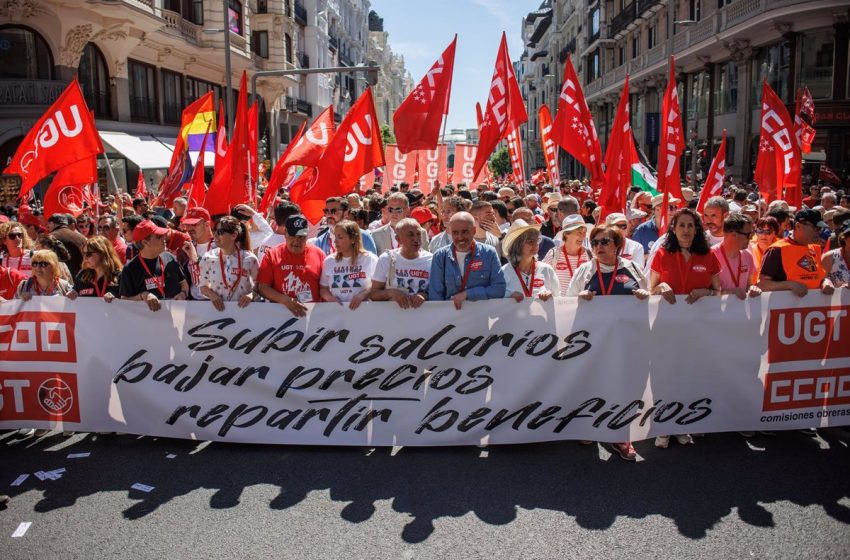 Los sindicatos se manifiestan por el 1 de Mayo en Madrid  reivindicando la subida de los salarios