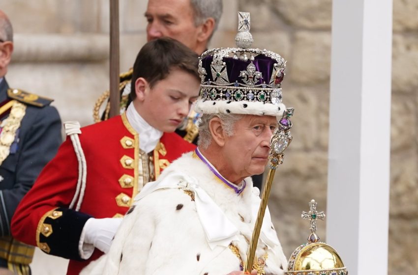  Carlos III, coronado rey de Inglaterra