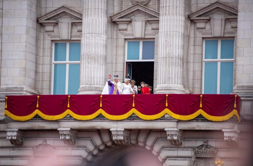  Los reyes de Inglaterra aseguran estar «muy conmovidos» por las celebraciones durante la coronación